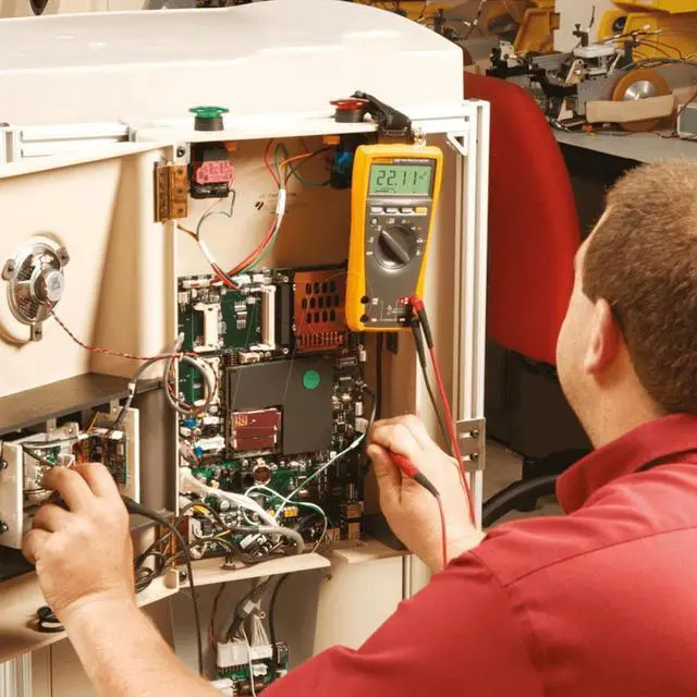 Alt view image 4 of 4 - Fluke 175 175C True RMS Digital Multimeter Voltage Ohm Capacitance Frequency temperature Tester