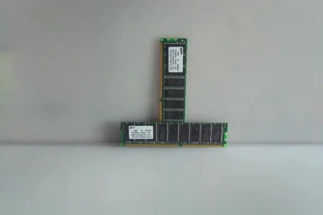 Main image of For  M381L2923BTM-CCC PC3200U-30331-B2 1GB DDR ECC server memory