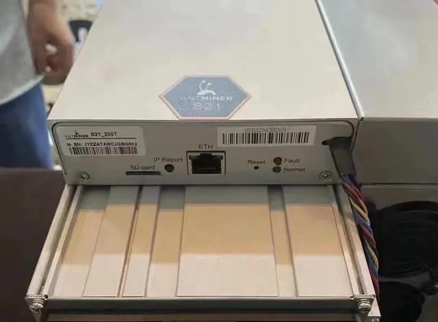 Alt view image 2 of 6 - New release Bitmain Antminer BCH BTC Miner Antminer S21 200Th/s 3550W Best Profitable Bitcoin Miner BTC Asic Miner S21 200T Better Than Antminer S19 Pro S19 T19