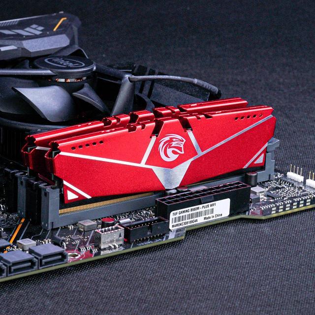 Alt view image 2 of 5 - KingSpec DDR4 RAM 16GB (2 x 8GB) 288-Pin DDR4 SDRAM  Memory Module 3200 MHz 288-Pin UDIMM with Heatsink for Computer Desktop PC Memories Module Gaming