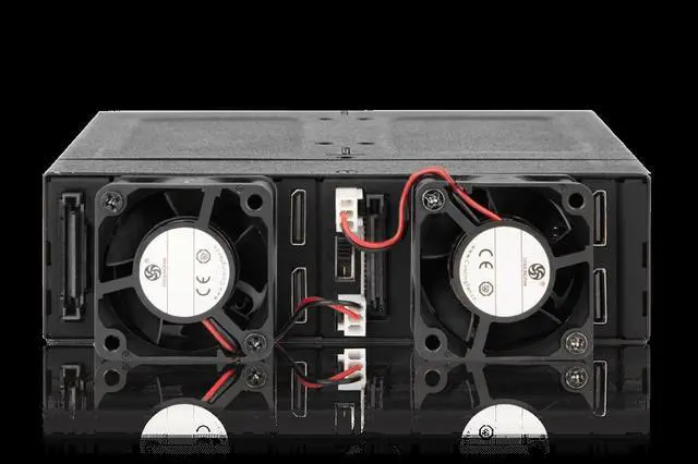 Alt view image 2 of 7 - Icy Dock MB720MK-B | 4 x M.2 NVMe SSD PCIe 4.0 Mobile Rack for 5.25" Bay with 4x OcuLink (not support Tri-mode) | Tough Armor