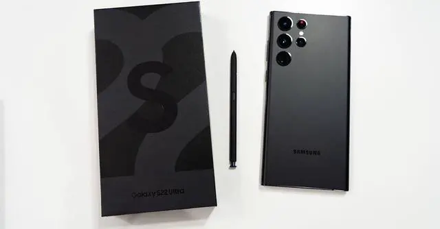 Alt view image 5 of 8 - Samsung S22 Ultra Phantom Black 128GB SM-S908U1