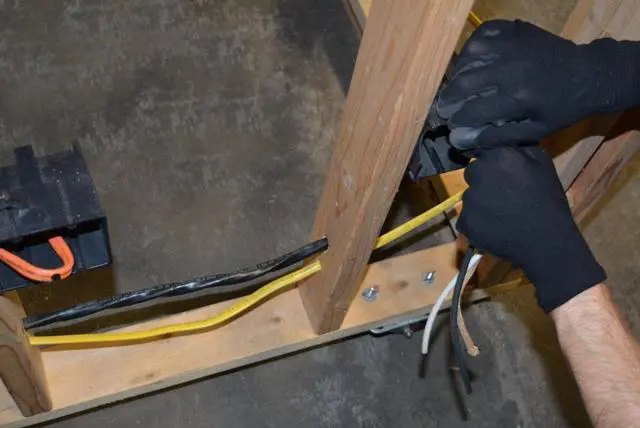 Alt view image 2 of 5 - 25' 8/3 with ground Romex brand SIMpull residential indoor electrical wire type NM-B; Black