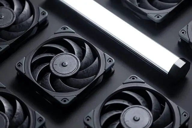 Alt view image 6 of 9 - Noctua NF-A12x25 PWM chromax.Black.swap, Premium Quiet Fan, 4-Pin (120mm, Black)