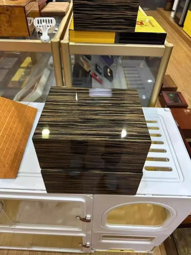 Main image of LCDH50-60 pieces pack, Export to Japan. century high-end thick lacquered cigar box with piano finish. Moisture-proof box. Customized.