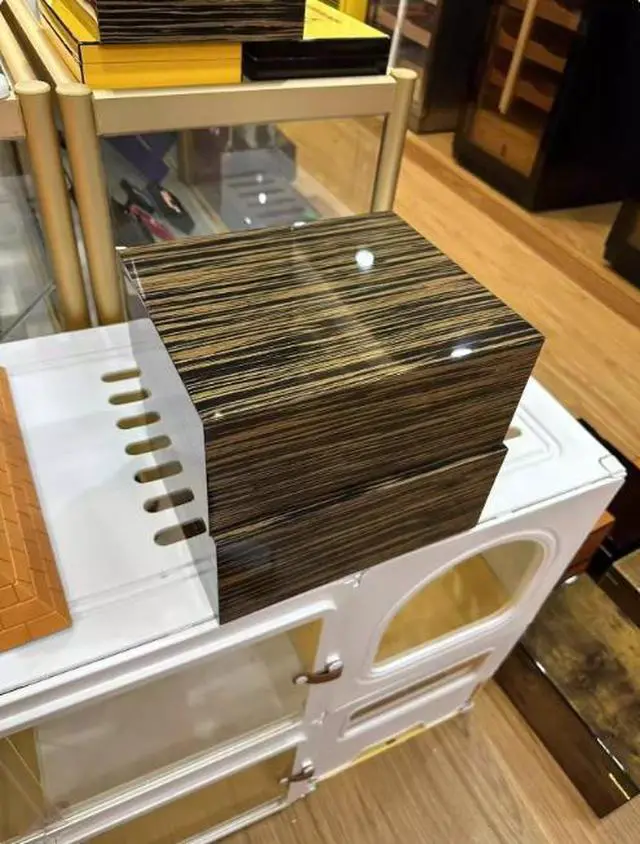 Alt view image 2 of 4 - LCDH50-60 pieces pack, Export to Japan. century high-end thick lacquered cigar box with piano finish. Moisture-proof box. Customized.