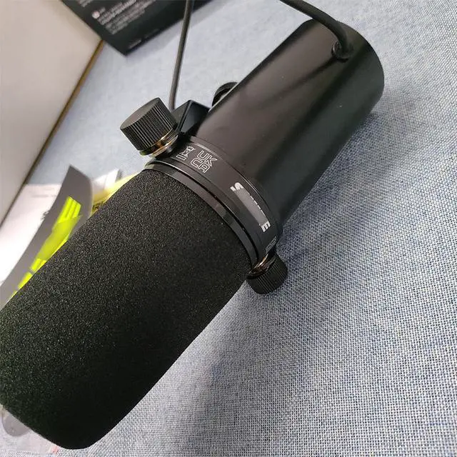 Alt view image 2 of 5 - Wired moving-coil microphone SM7B - Live recording microphone for game radio show host and commentary recording in the studio