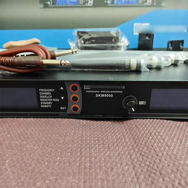 Alt view image 4 of 5 - SMK9000 wireless microphone, 75YEARS stage performance singing, one microphone for two speakers Champagne color American plug