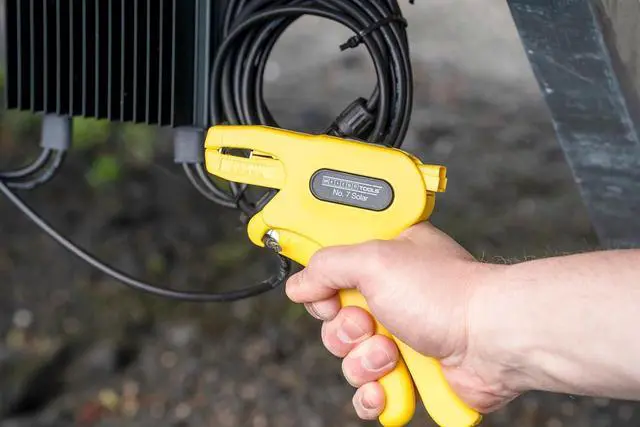 Alt view image 4 of 6 - WEICON Wire Stripper No. 7 Solar | stripping and skinning | for common photovoltaic cables| cross-section from 1.5-10 mm²