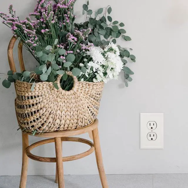 Alt view image 7 of 7 - Questech Decor Single Duplex Insulated Electrical Outlet Covers Wall Plate, 1-Gang Single Switch Plate Standard Size Receptacle Cover, Decorative Architectural Cornice, White, 6 Pack
