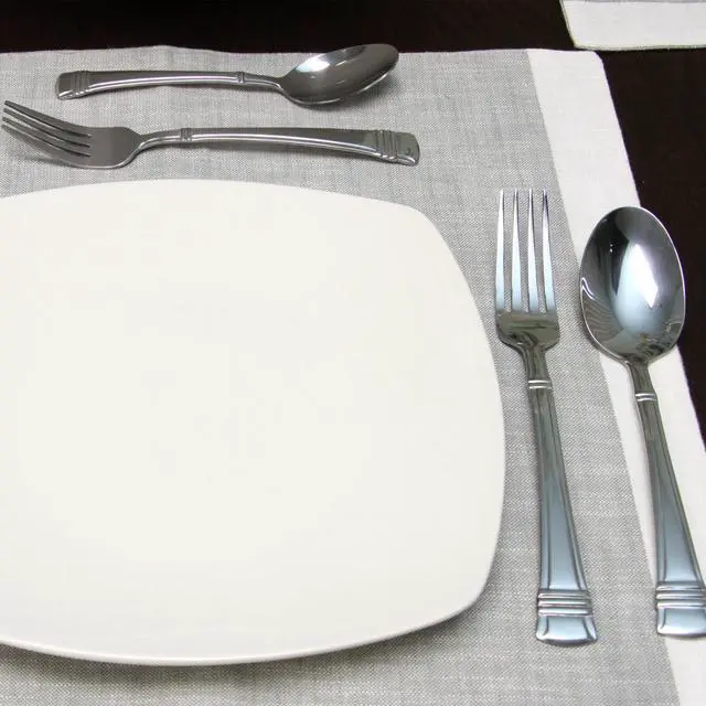 Alt view image 3 of 8 - Gibson Cordell 20 Piece Flatware Set
