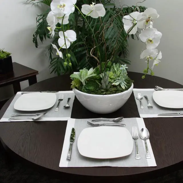 Alt view image 5 of 8 - Gibson Cordell 20 Piece Flatware Set