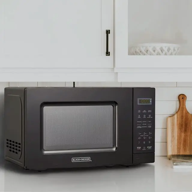 Alt view image 5 of 5 - Black and Decker 0.7 Cu Ft LED Digital Microwave Oven in Black with Child Safety Lock