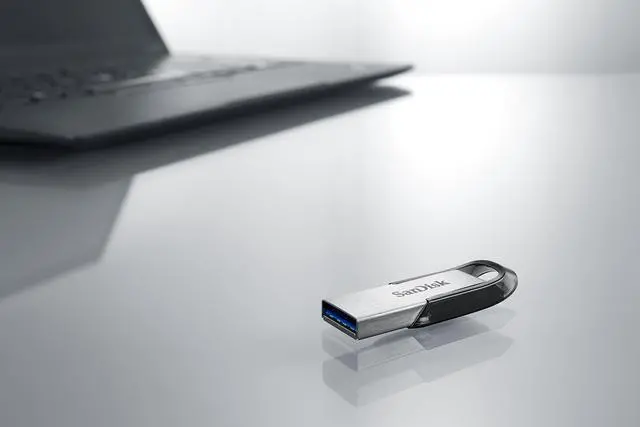 Alt view image 4 of 6 - 512GB Ultra Flair USB 3.0 Flash Drive - SDCZ73-512G-G46
