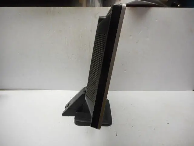 Alt view image 4 of 7 - Hp Compaq 19" Computer Monitor Model Le1911 With Power Supply & Vga Cord