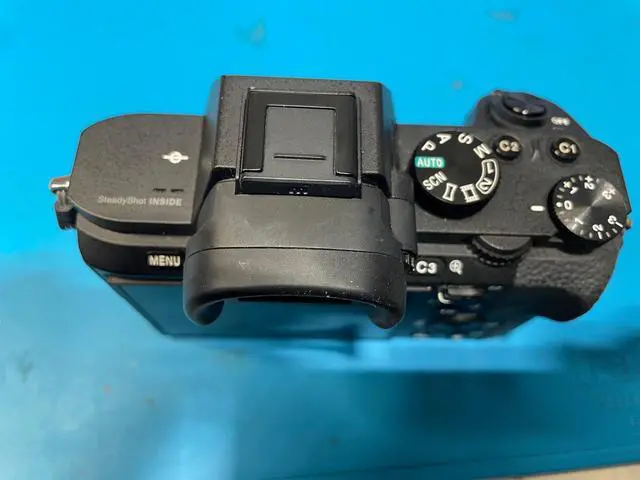 Alt view image 2 of 20 - Dell Universal Dock - UD22