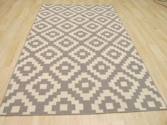Alt view image 4 of 5 - Handmade Wool Gray Contemporary Trellis Flatweave Reversible Moroccan Rug, Made in India