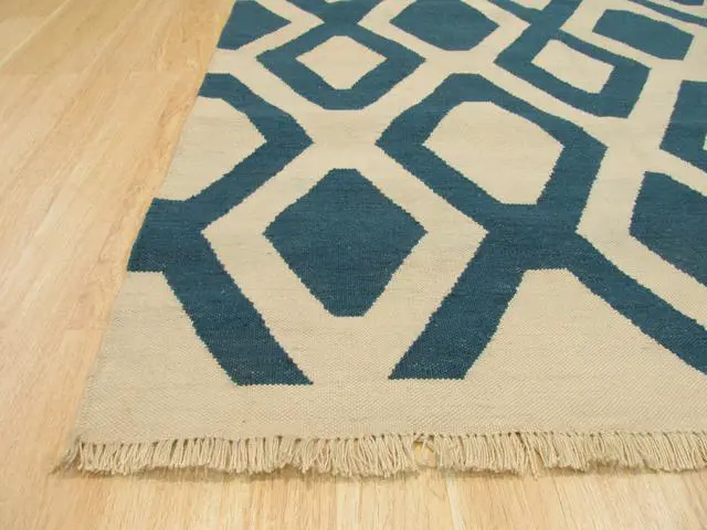 Alt view image 3 of 5 - Handmade Polyester Ivory Transitional Geometric Indoor/Outdoor Kilim Rug, Made in India