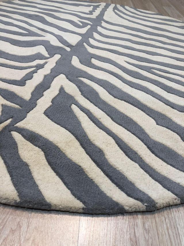 Alt view image 5 of 5 - Hand-Tufted Wool Round Gray Transitional Stripe Modern Tufted Rug, Made in India