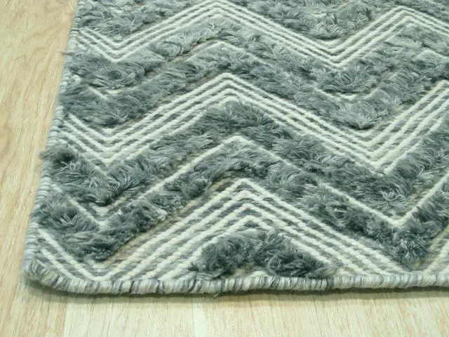 Alt view image 3 of 5 - Handmade Wool Green Contemporary Geometric Andrea Rug, Made in India