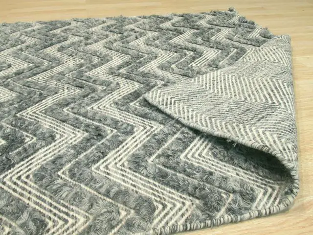 Alt view image 4 of 5 - Handmade Wool Green Contemporary Geometric Andrea Rug, Made in India