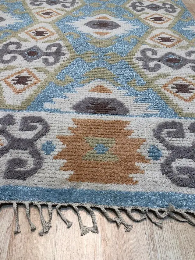Alt view image 5 of 5 - Hand Knotted Wool LT BLUE Traditional Floral Piled Kilim Rug, Made in India