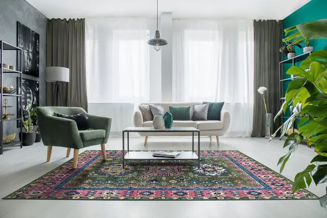 Main image of Hand Knotted Wool Green / LT.FUSHIA Traditional Classic Kazak Collection Rug, Made in India