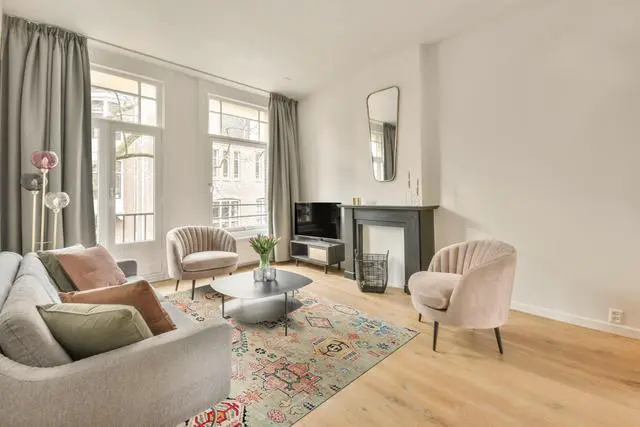 Main image of Hand-Knotted Wool Ivory Classic Traditional Heriz Serapi Bakhshish Rug, Made in India