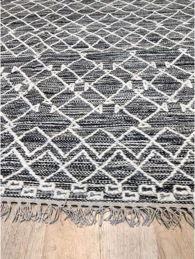 Alt view image 5 of 5 - Handwoven Wool Black Contemporary Geometric Punja Kilim Rug, Made in India