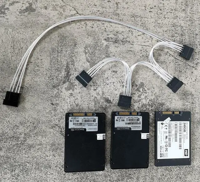 Alt view image 4 of 4 - 4P to SATA silver-plated cable/HDD SSD multiple hard drives with one for multiple/power supply cable/straight interface / 1 to 3 Color:Silver
