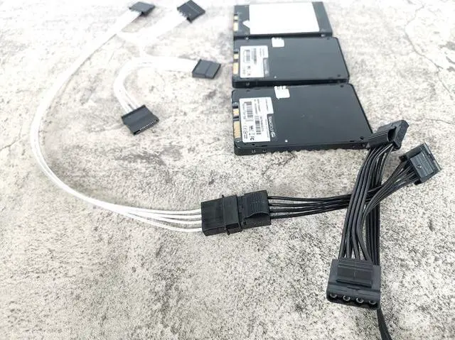 Alt view image 3 of 4 - 4P to SATA silver-plated cable/HDD SSD multiple hard drives with one for multiple/power supply cable/straight interface / 1 to 3 Color:Silver