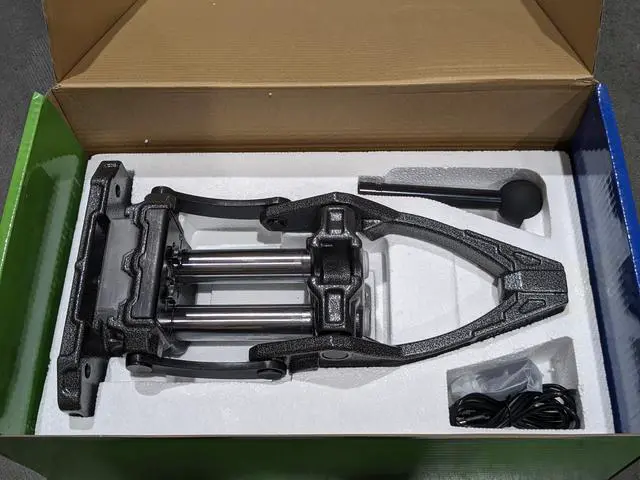 Alt view image 3 of 8 - BTI 1097879 Frankford Co-Axial Reloading Press