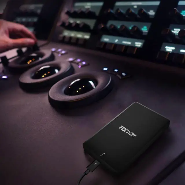 Alt view image 7 of 8 - Fantom Drives 4 TB Solid State Drive External USB 3.2 Type C TB3X3000N4TB