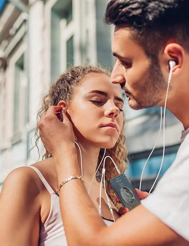 Alt view image 7 of 7 - UGREEN Headphone Splitter 3.5mm Audio Stereo Y Splitter Extension Cable Male to Female Dual Headphone Jack Adapter for Earphone Headset Compatible with iPhone Samsung Tablet Laptop White