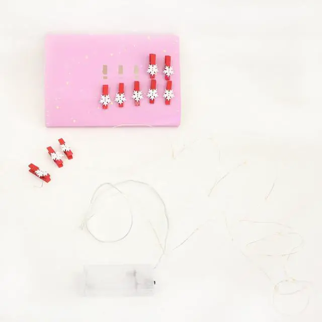 Alt view image 2 of 5 - 20L Microdot Lights with 10L Wood Snowflake Clips, W/2AA Indoor Battery Box