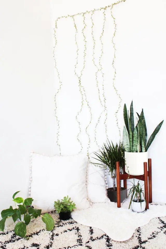 Alt view image 3 of 4 - 96 LED Green Leaf Vine Fairy Light Curtain