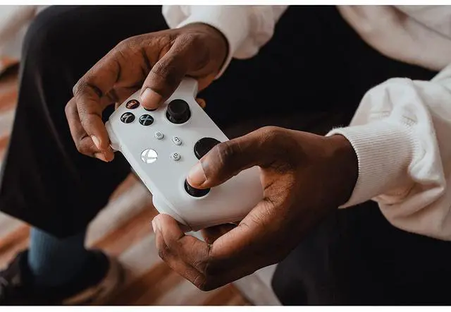 Alt view image 5 of 7 - Xbox Core Wireless Controller  Robot White