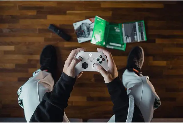 Alt view image 5 of 5 - Xbox Core Wireless Controller  Robot White