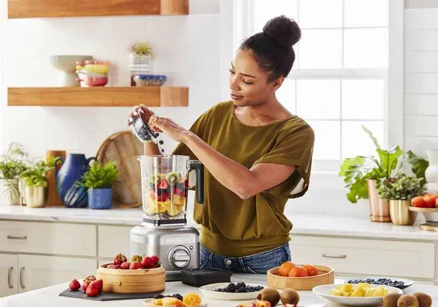 Alt view image 4 of 5 - KitchenAid K400 Variable Speed Blender Contour Silver