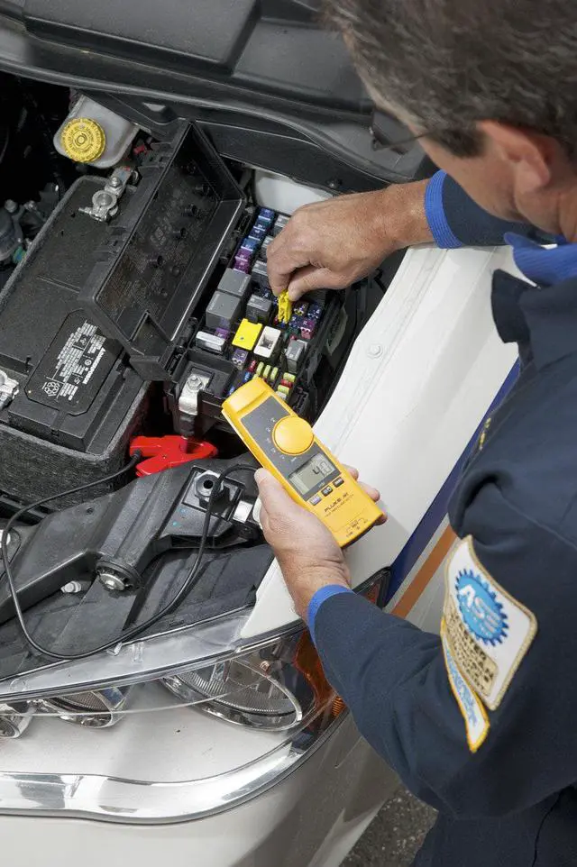 Alt view image 6 of 6 - Fluke 365 Detachable Jaw True-RMS AC/DC Clamp Meter