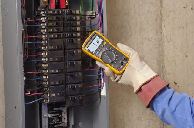 Alt view image 6 of 6 - Fluke 117 Digital Multimeter, Non-Contact AC Voltage Detection, Measures Resistance/Continuity/Frequency/Capacitance/Min Max Average, Automatic AC/DC Voltage Selection, Low Impedance Mode
