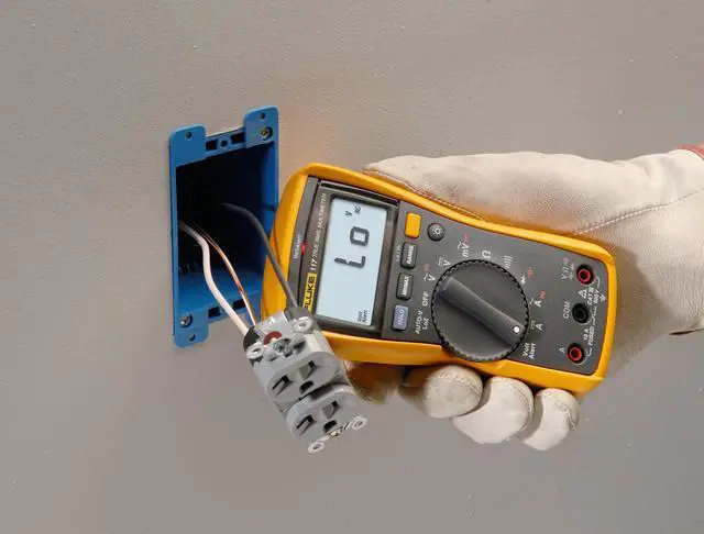 Alt view image 4 of 6 - Fluke 117 Digital Multimeter, Non-Contact AC Voltage Detection, Measures Resistance/Continuity/Frequency/Capacitance/Min Max Average, Automatic AC/DC Voltage Selection, Low Impedance Mode