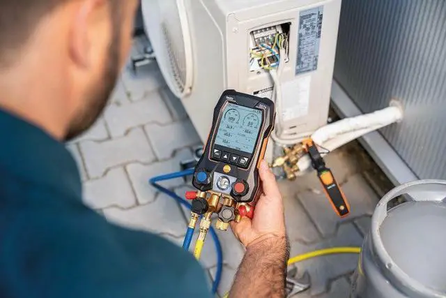 Alt view image 3 of 3 - Testo 557s Smart Kit - Digital Manifold with 4 Way Valve, 115i Temp Probes (x2)