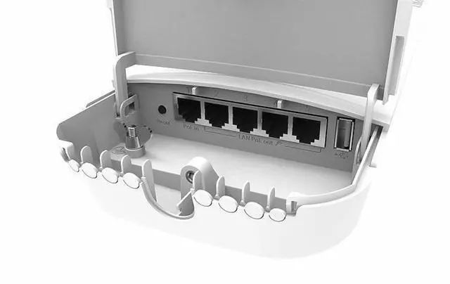 Alt view image 3 of 4 - Mikrotik OmniTIK 5 PoE ac 7. 5dBi Gb Ethernet Ports Access Point Omni