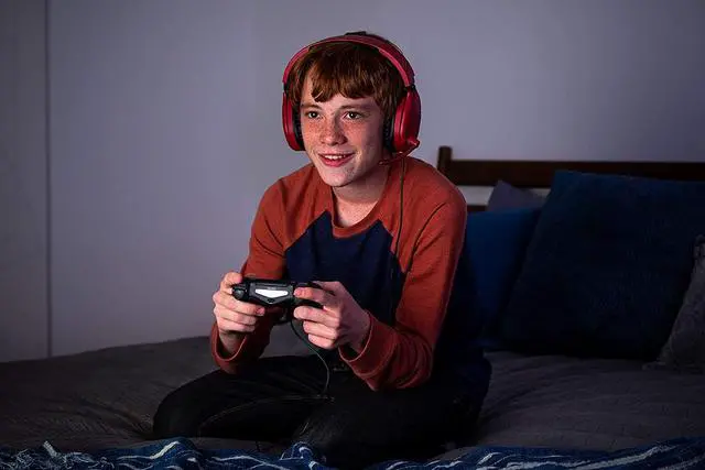 Alt view image 5 of 5 - Turtle Beach Recon 70 PlayStation Gaming Headset for PS5, PS4, Xbox Series X, Xbox Series S, Xbox One, Nintendo Switch, Mobile, & PC with 3.5mm - Flip-to-Mute Mic, 40mm Speakers, 3D Audio  Red