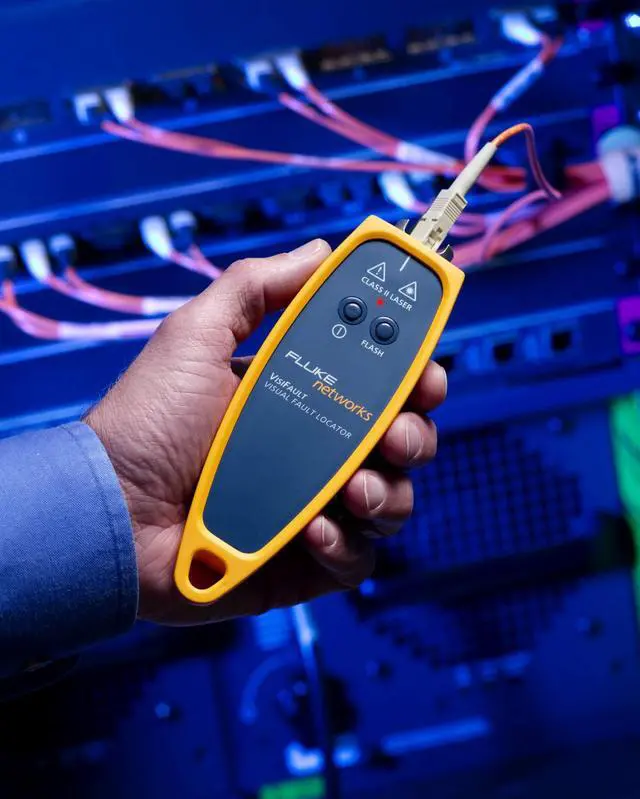 Alt view image 2 of 3 - Fluke Networks VISIFAULT Visual Fault Locator Fiber Cable Continuity Tester with 2.5mm Universal Adapter