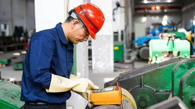 Alt view image 3 of 3 - Fluke 1535 Insulation Tester, Insulation Tester, for Frontline Industrial and Electrical Insulation Testing, Test Voltages from 250 V to 2500 V and Resistance Measurements up to 500 G
