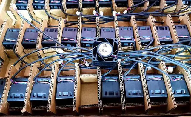 Alt view image 3 of 4 - 40MM Delta 4028 FFB0412EN-00 12V 2.1A 4 Wires 1U Server Cooler 4CM Cooling Fan