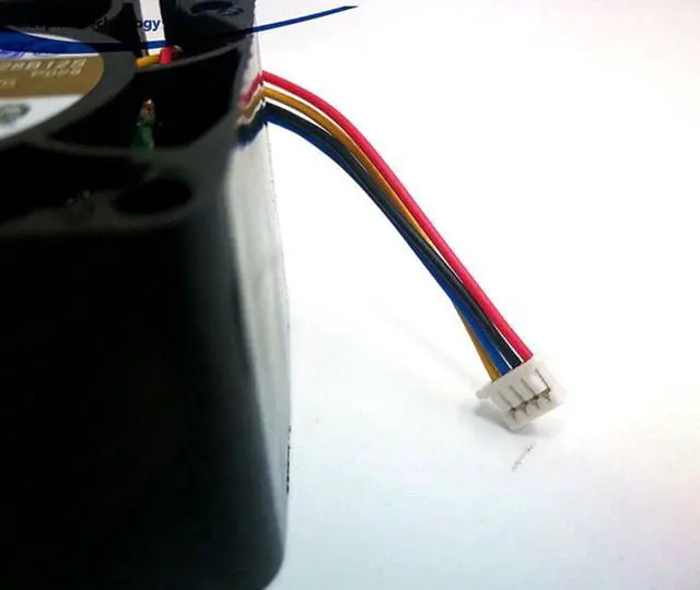 Alt view image 2 of 4 - AVC 36x28mm DB0362812S DC12V 0.8A Ball bearing 4 wires 4 pins PWM Server fan