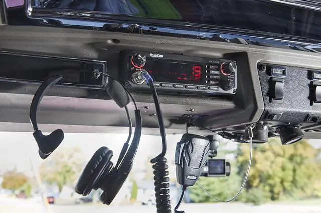 Alt view image 2 of 7 - Voice-Activated Hands-free CB Radio
